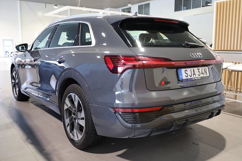 Bild 3 av Audi Q8 50 e-tron quattro q8-e-tron S line Navi Kamera Leasbar V-Hjul