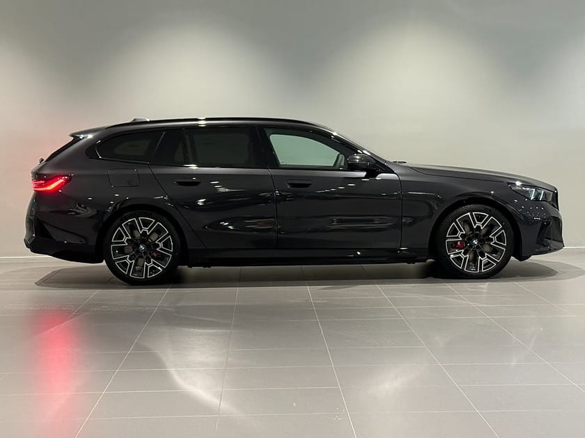 Bild 3 av BMW i5 xDrive40 Touring M Sport Drag AdptFartH H/K RattV 20"