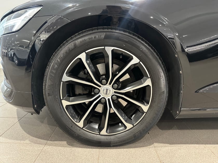 Bild 3 av Volvo V60 D3 AWD Momentum Advanced SE II / Dragkrok / Navigation / Backkamera /