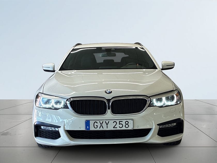 Bild 2 av BMW 520d xDrive Touring M Sport Backkamera Rattvärme S&V-däck