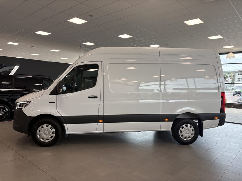 Bild 2 av Mercedes-Benz eSprinter 314 81 kWh SKÅP A2 SELECT | Fria Vinterhjul
