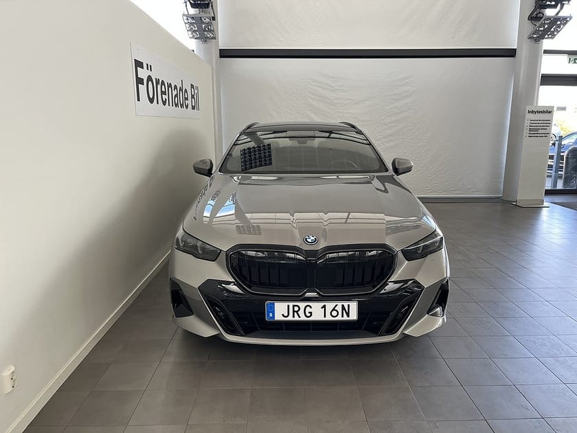 Bild 2 av BMW 530e xDrive Touring M Sport Pro Drag H/K Panorama Rattvärme