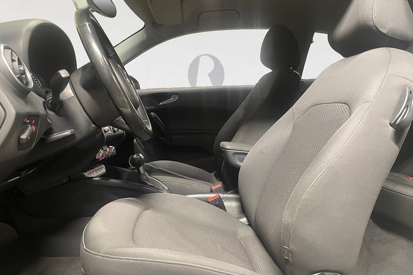 Bild 3 av Audi A1 1.6 TDI  90 HK AUT M&K 0.37L/MIL 1103KR/ÅR 14200MIL 16"