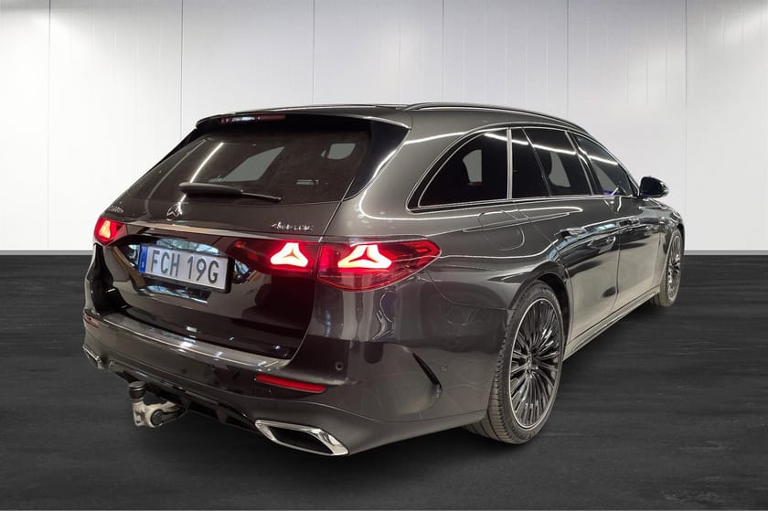 Bild 5 av Mercedes-Benz E 300 de 4MATIC T AMG Line/Superscreen/Dragkrok/V-Hjul/HuD/Moms