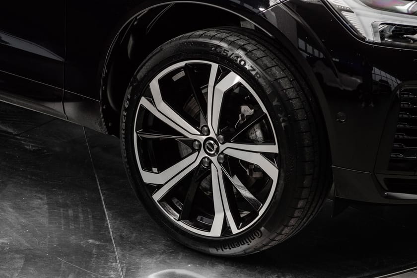 Bilde 2 av Volvo XC60 Recharge T6 Ultima Dark KROK/KAMERA360/LUFT/SOLTAK/HUD