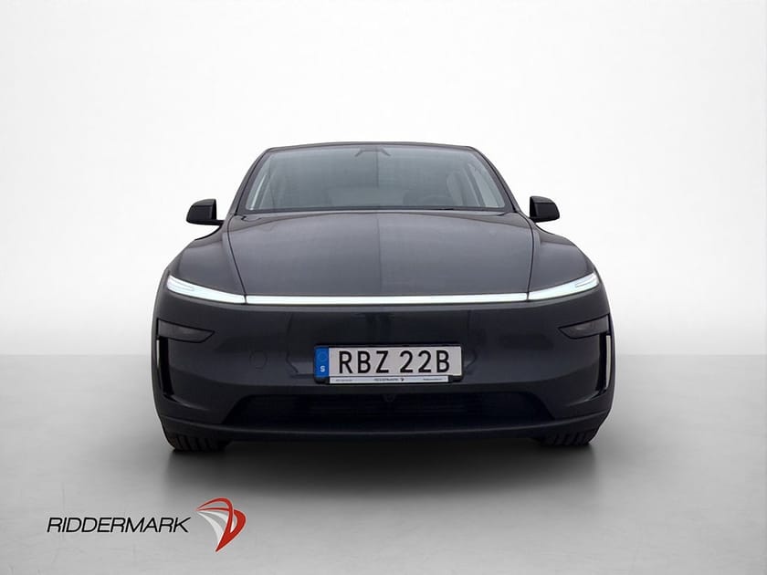Bild 3 av Tesla Model Y Long Range AWD Värmepump Dragkrok Svensksåld