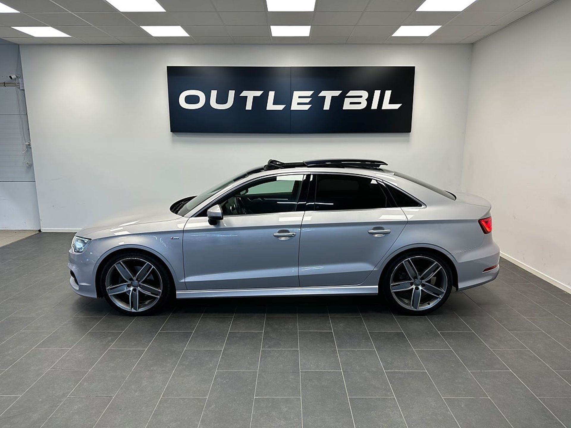 Audi A3 1.8 TFSI S line 2014, bild 2/10