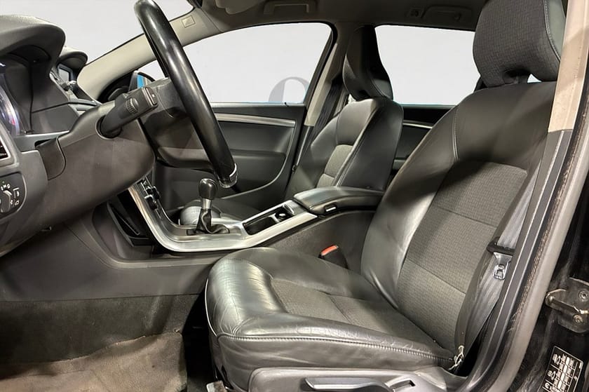 Bild 3 av Volvo V70 T4 180 HK MOMENTUM DRAG BLUETOOTH 17800MIL KAMREM BYTT