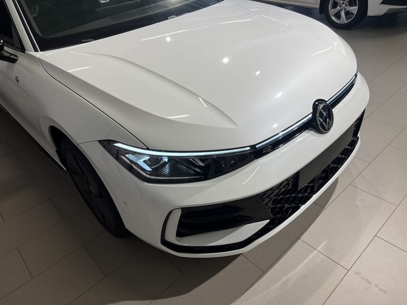 Bild 3 av Volkswagen Passat Variant eHybrid 272HK R-Line Black Style DRAG