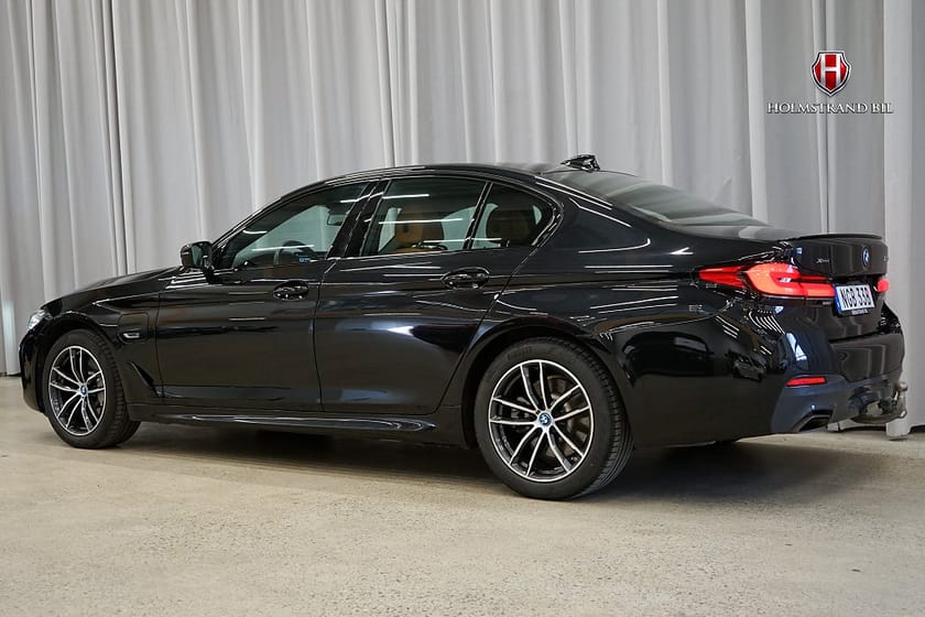 Bild 5 av BMW 530e xDrive Sedan M Sport Drag Shadow Cognac Hifi Kamera