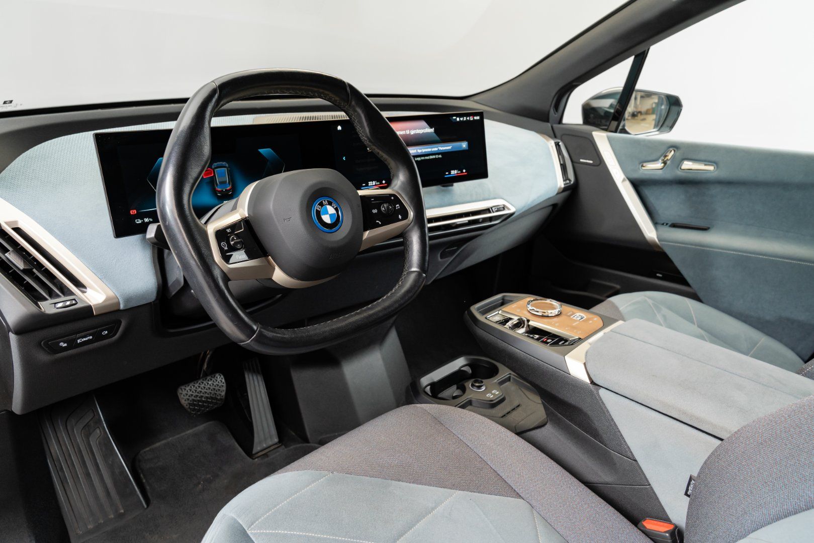 BMW iX xDrive50, 524hp, 2023