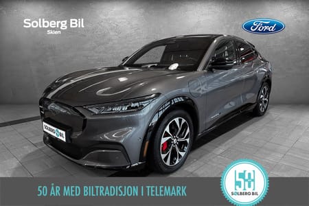 Ford Mustang Mach-E Long Range AWD AWD/ Soltak/ 360° Kamera/ ACC/ Hengerfeste