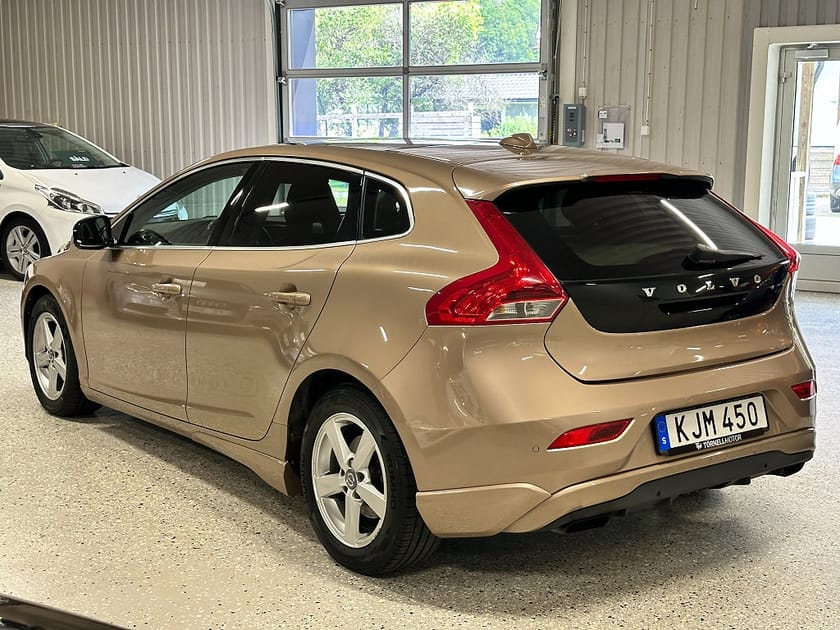 Bild 5 av Volvo V40 D2 Euro 5 Nybesiktigad Panorama Välservad Dragkrok PAP