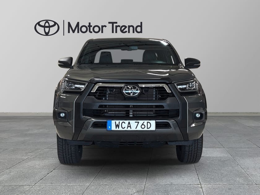 Bild 5 av Toyota Hilux Dubbelhytt 2.8 MHEV 4WD Invincible Flaklock Vhjul