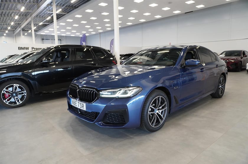 Bild 2 av BMW 530e xDrive Sedan M-Sport Innovation H K Drag DAP