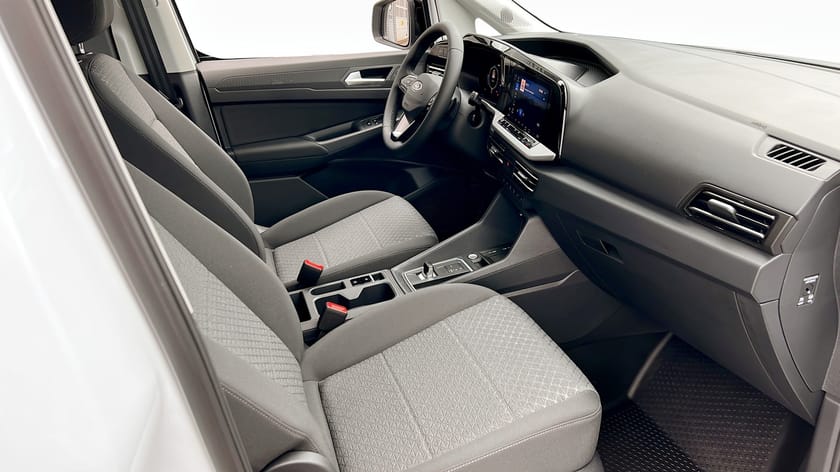 Bild 3 av Ford Transit Connect L2 2,0L 122 hk Limited Drag / Värmare / Carplay