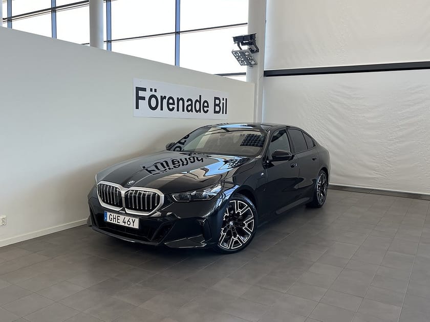 Bild 1 av BMW 530e xDrive Sedan 4,95 ränta M Sport B&W Drag ComfortAccess