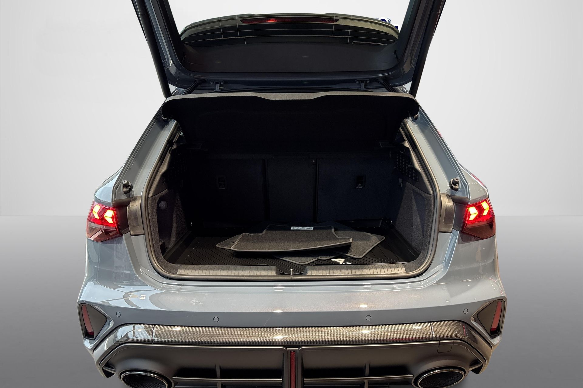 Audi RS3 Sportback 2025, photo 6/6