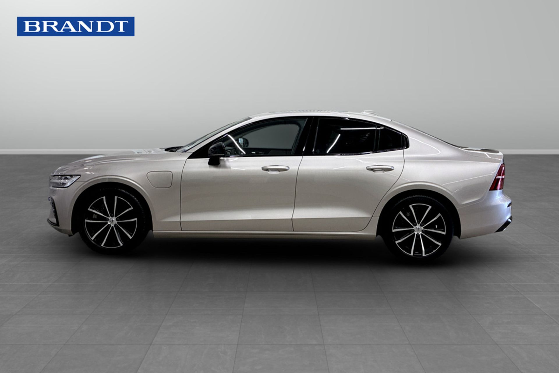 Volvo S60 Recharge T6 AWD 2024, photo 6/10