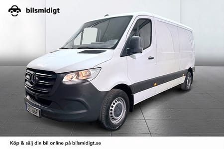 Mercedes-Benz Sprinter 211 CDI FWD Panel Van Skåp Drag Kamera CarPlay 3-sits MOMS 114hk