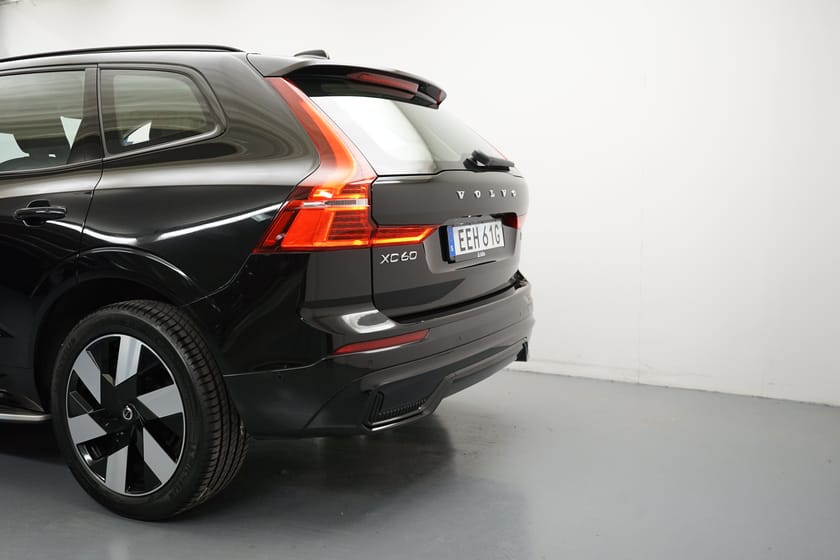 Bild 3 av Volvo XC60 Recharge T6 Ultimate Dark, HarmanKardon PremiumSound, Dragkrok, Taklucka