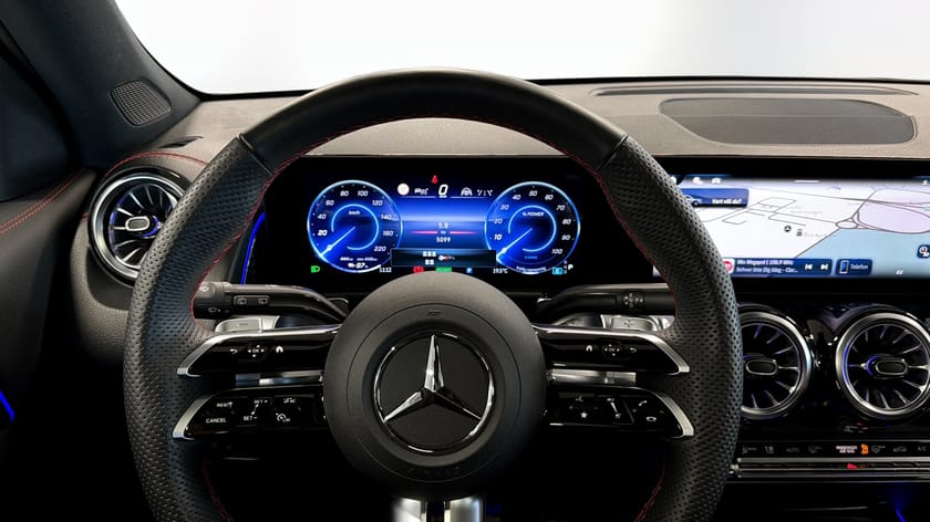 Bild 4 av Mercedes-Benz EQB 300 4MATIC AMG Line MOMS Panorama 7-Sits