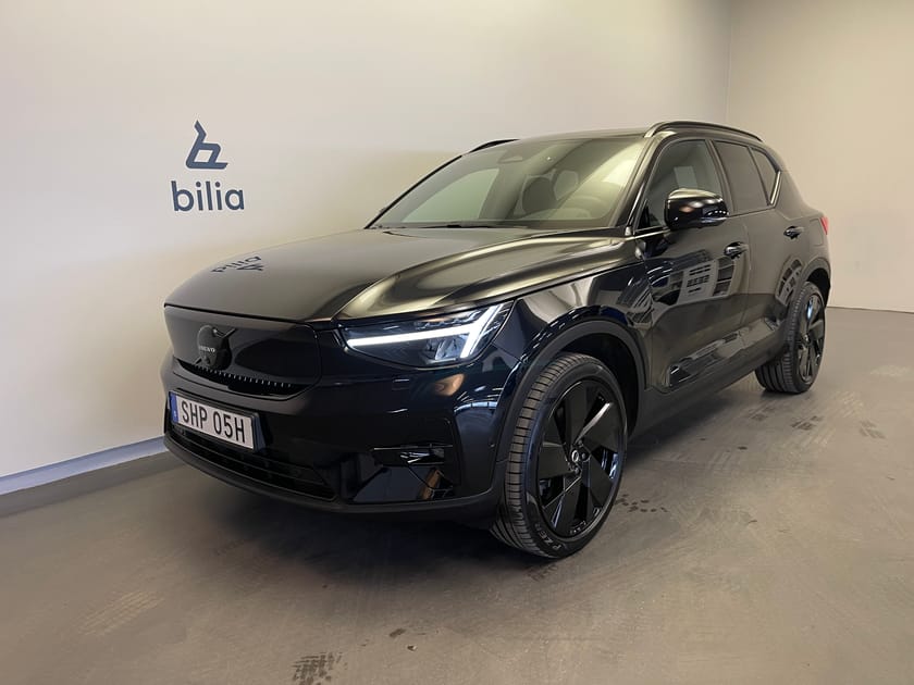 Bild 1 av Volvo EX40 Twin Motor Performance Ultra Black / Dragkrok / Panoramaglas tak / 10.000kr tillbehör /