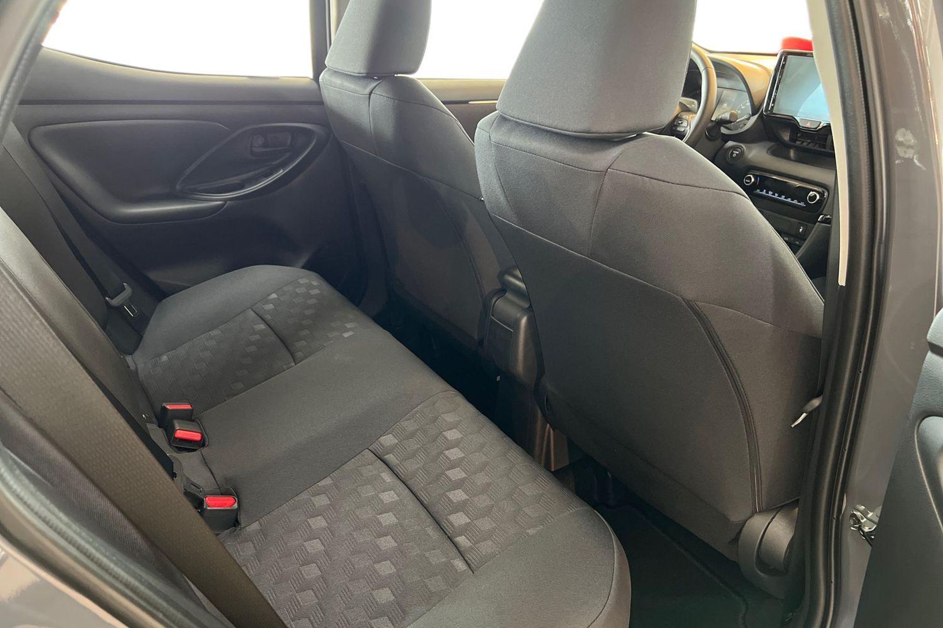 Toyota Yaris Hybrid 115 Active 2026, bild 7/10