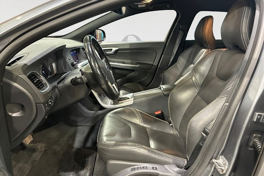 Bild 3 av Volvo V60 D3 150 HK AUT SUMMUM DRAG NAVI SKINN PDC 11700MIL 16"