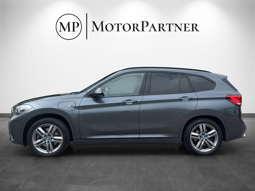Bild 4 av BMW X1 xDrive25e M Sport Panorama Drag Navi Kamera HUD Skinn