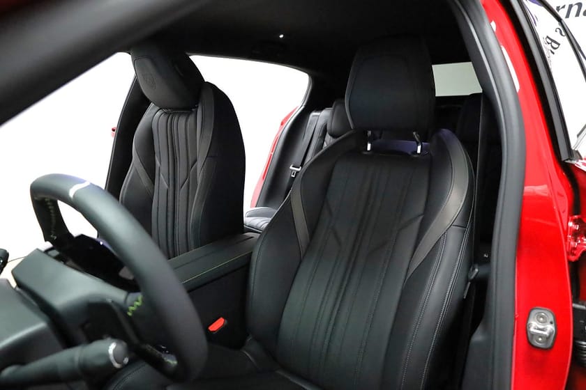 Bild 4 av Peugeot 408 Hybrid 145 GT Exklusive hk Aut Focal HiFi