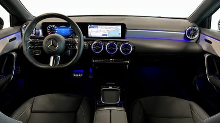Mercedes-Benz A 250 e AMG Line Advanced Plus Night Värmare