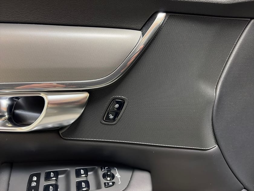 Bild 5 av Volvo V90 T6 Core Edition II, Navigation, Parkeringskamera bak, Elmanövrerad Baklucka, Tonade rutor, Dragkrok halvautomatisk