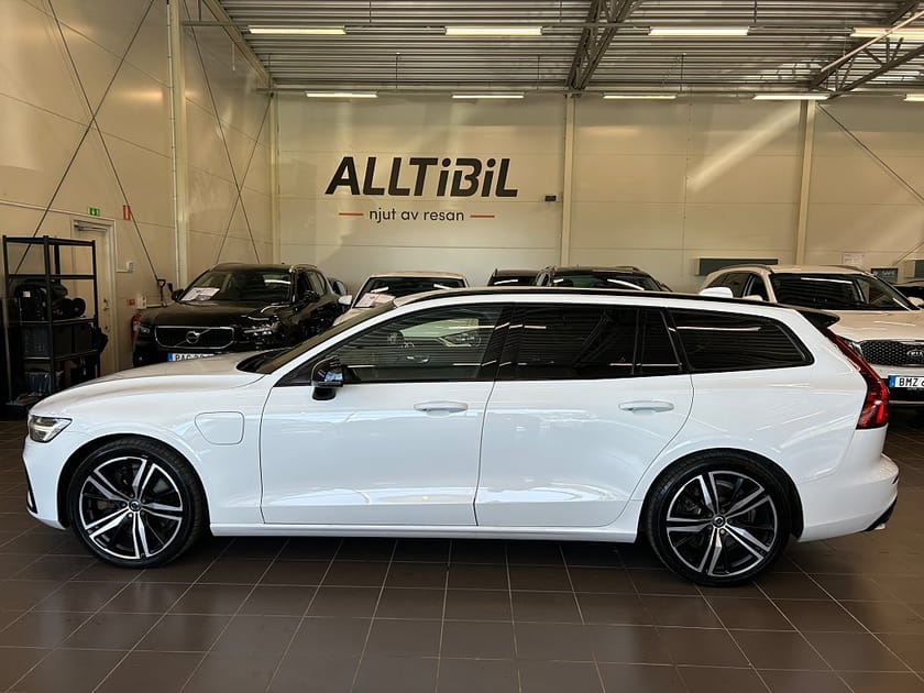 Bild 3 av Volvo V60 Recharge T8 AWD R-Design Kamera/Navi /Drag/Värmare/HK