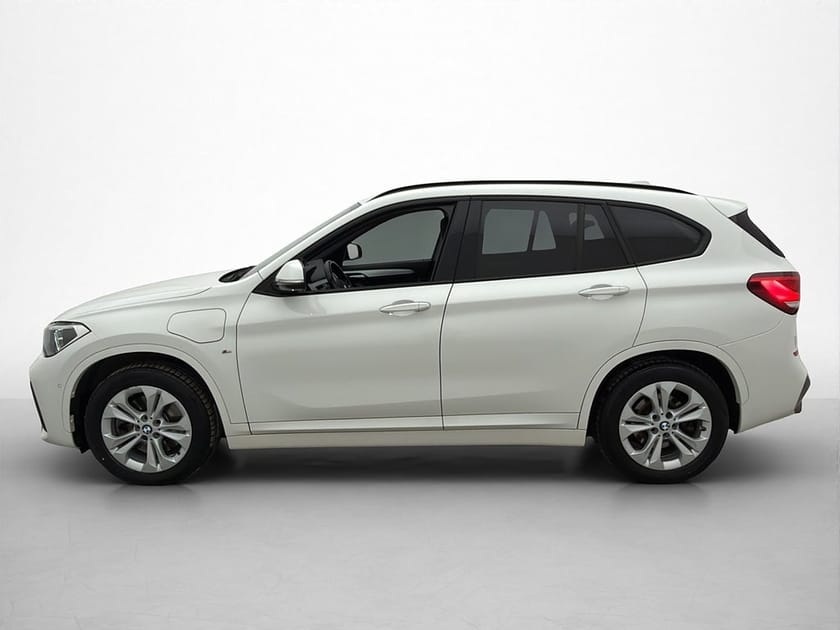 Bild 4 av BMW X1 xDrive25e M Sport HUD Läder Kamera Navi Sensorer Drag
