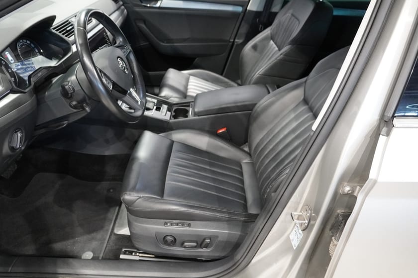 Bild 4 av Škoda Superb Kombi STYLE TSI 150 DSG LÄDER / DRAG