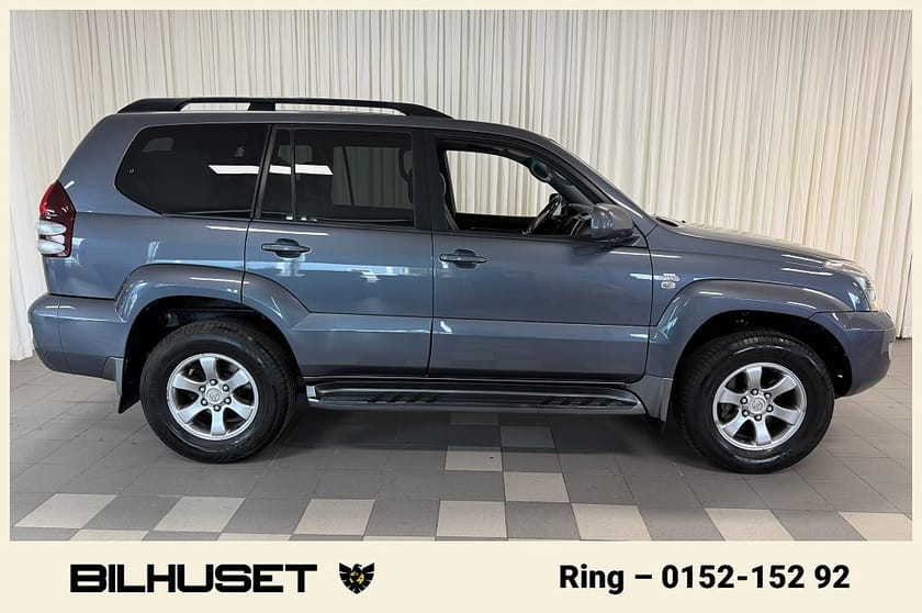 Bild 2 av Toyota Land Cruiser 3.0 D-4D 4x4 AUT 7-SITS DRAG TAKLUCKA