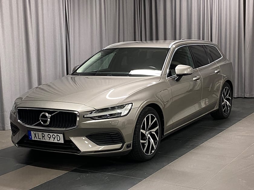 Bild 1 av Volvo V60 Recharge T6 AWD Momentum Kamera Värmare Drag