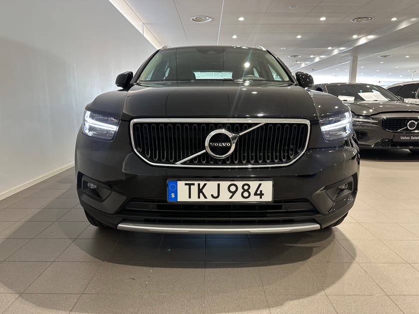 Bild 2 av Volvo XC40 B4 FWD Bensin Momentum Advanced Edt / Parkeringssensor fram/bak / Backkamera / Dragkrok /