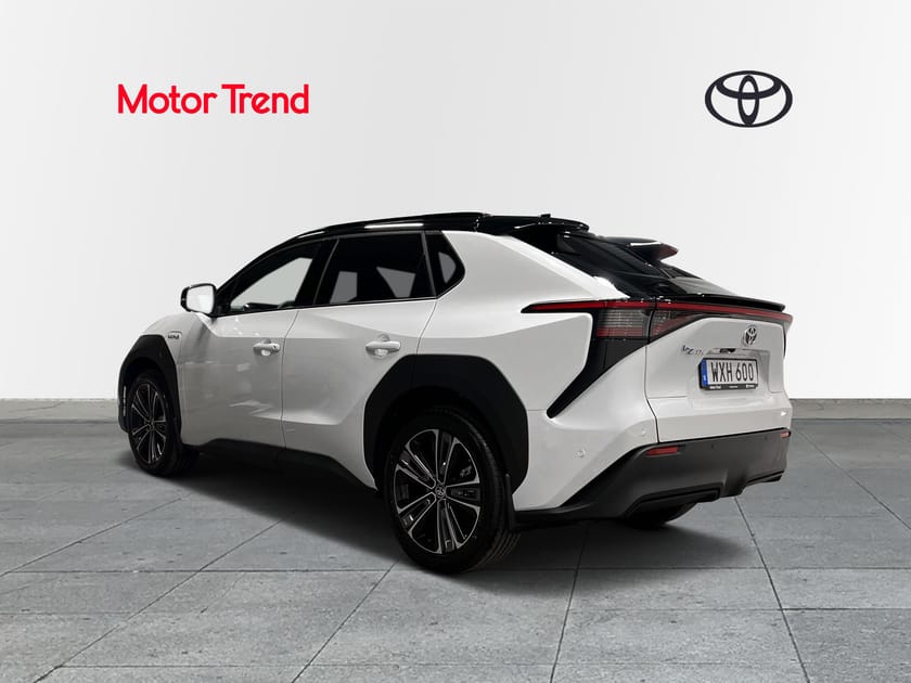 Bild 2 av Toyota bZ4X AWD EXECUTIVE 20 ALUFÄLGAR PANORAMAGLASTAK B