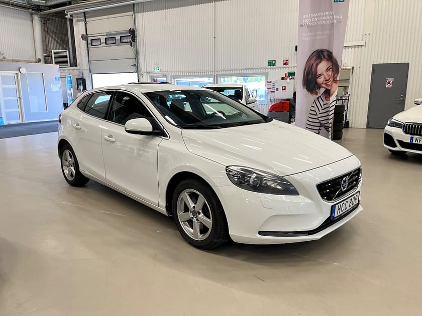 Bild 3 av Volvo V40 D3 Momentum Business Edition Pro (drag) 2.99% Ränta