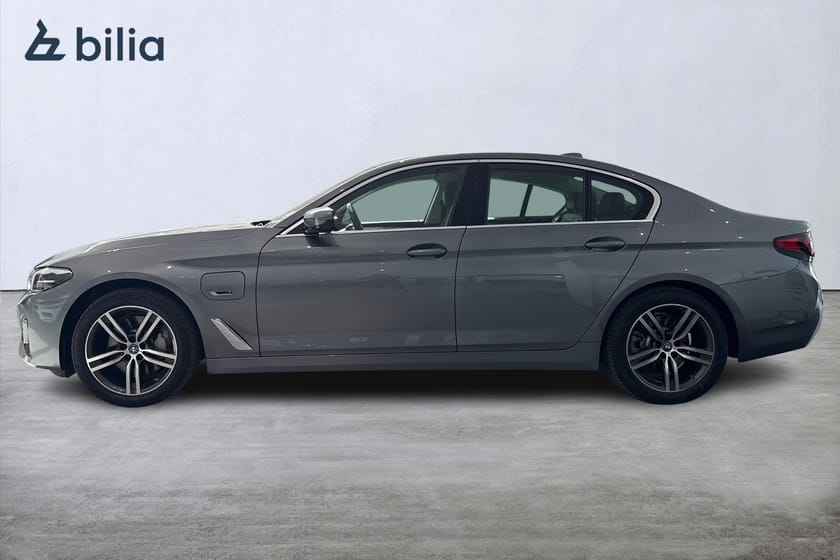 Bild 3 av BMW 530e xDrive Sedan xDrive/Dragkrok/Sportstolar/Uppvärmd ratt