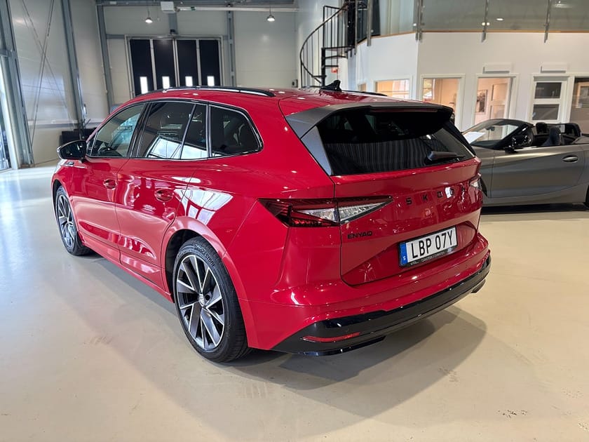 Bild 4 av Škoda Enyaq 85x Skoda Sportline,Räckvidd 513 - 537 km, AWD,Drag,Pano,HUD,