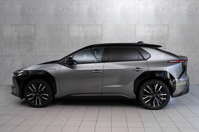 Bilde 2 av Toyota bZ4X AWD Executive Panorama Bitone
