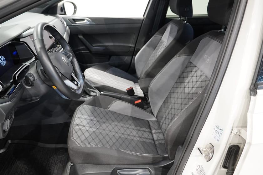 Bild 4 av Volkswagen Taigo TSI 110 HK DSG R LINE BACKKAMERA