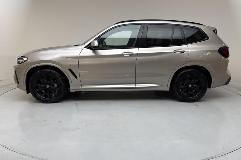 Bild 2 av BMW iX3 LCI, G08 (286hk) M Sport Inspiring Panorama