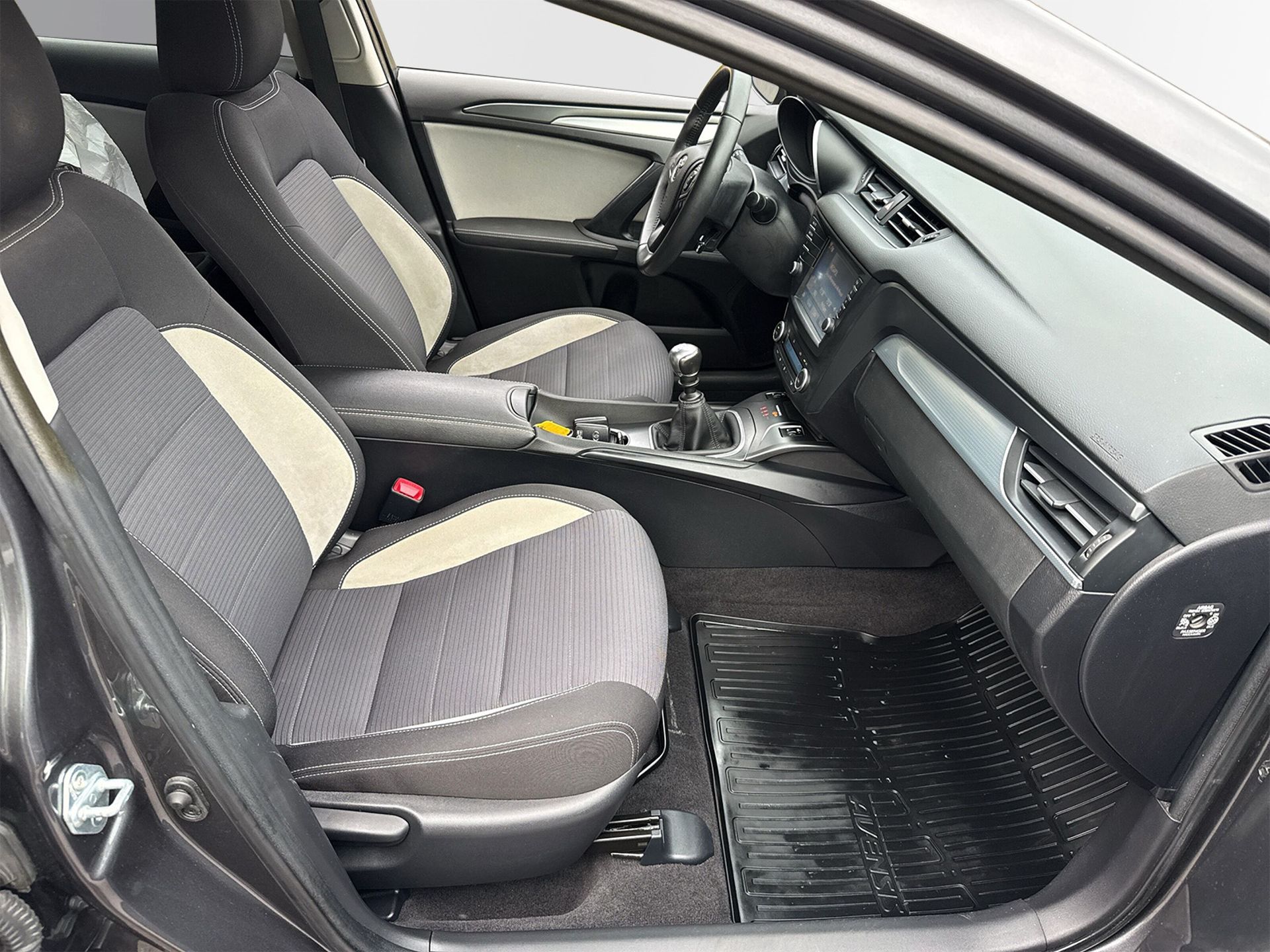 Toyota Avensis Kombi 1.8 Valvematic 2016, bild 6/10
