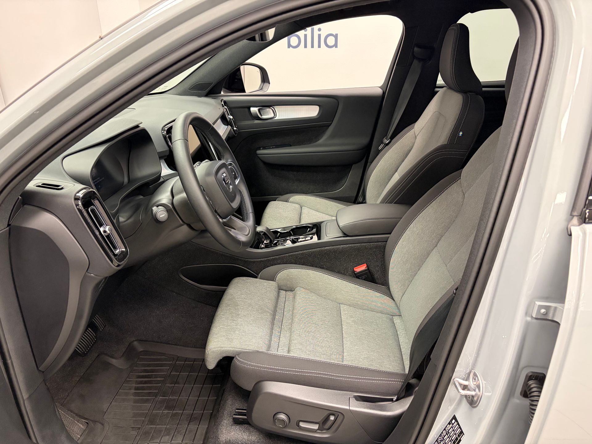 Volvo XC40 B3 FWD Bensin Plus Dark 2025, bild 7/10