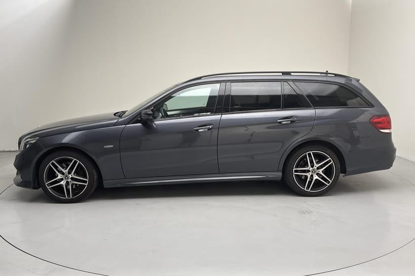 Bild 2 av Mercedes-Benz E 220 T BlueTEC 4MATIC Kombi S212 (170hk) AMG Line