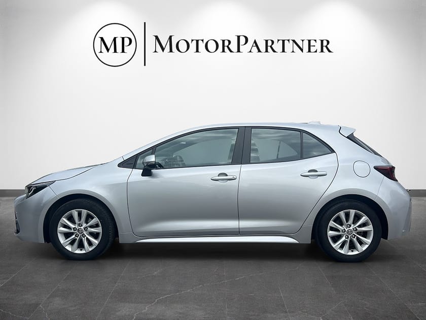 Bild 4 av Toyota Corolla Hybrid e-CVT Active Plus Kamera Cockpit 140hk